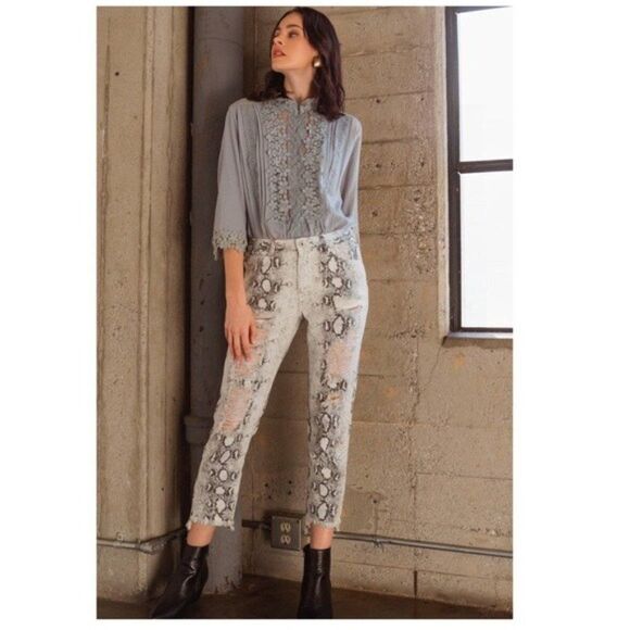 FLORAL Blouse With Eyelet Lacing In Grey - Picture 5 of 14